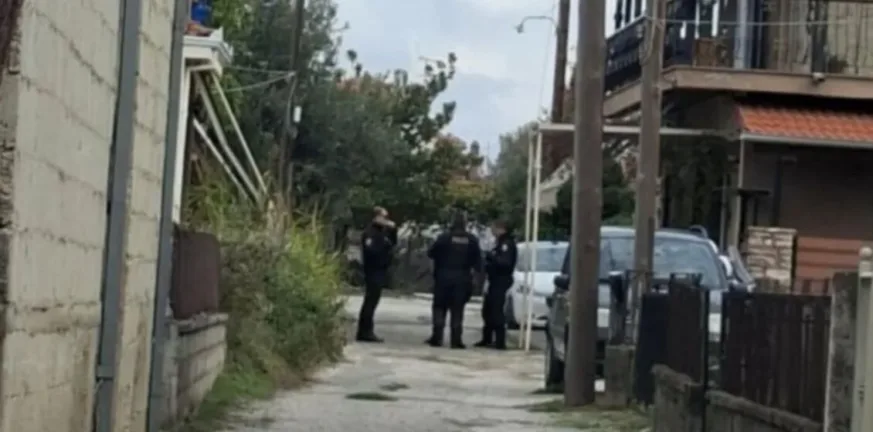 Σφίγγα ο 17χρονος για τη δολοφονία της μητέρας του στα Τρίκαλα: «Θα μιλήσω μόνο στον ανακριτή» Σφίγγα ο 17χρονος για τη δολοφονία της μητέρας του στα Τρίκαλα: «Θα μιλήσω μόνο στον ανακριτή»