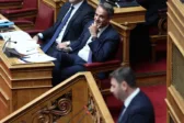 Βουλή: Έντονη αντιπαράθεση Μητσοτάκη - Ανδρουλάκη για το Μνημείο του Αγνώστου Στρατιώτη