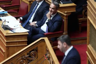 Βουλή: Έντονη αντιπαράθεση Μητσοτάκη – Ανδρουλάκη για το Μνημείο του Αγνώστου Στρατιώτη – Δείτε ΑΠΕΥΘΕΙΑΣ τη συζήτηση