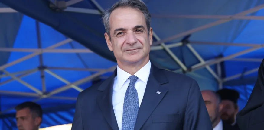 Μητσοτάκης: Να μεταλαμπαδεύσουμε το μήνυμα της ενότητας του '40 - Οι Ένοπλες Δυνάμεις είναι εδώ για να υπερασπιστούν την ελευθερία μας Μητσοτάκης: Να μεταλαμπαδεύσουμε το μήνυμα της ενότητας του '40 - Οι Ένοπλες Δυνάμεις είναι εδώ για να υπερασπιστούν την ελευθερία μας