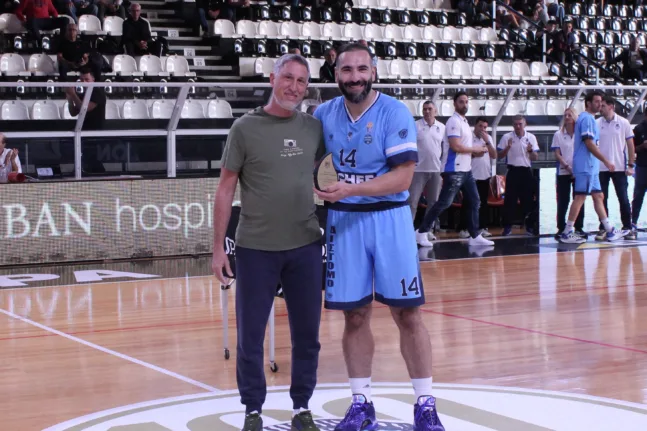 Η διοίκηση του Απόλλωνα τίμησε τον Γιάννη Μολφέτα Η διοίκηση του Απόλλωνα τίμησε τον Γιάννη Μολφέτα