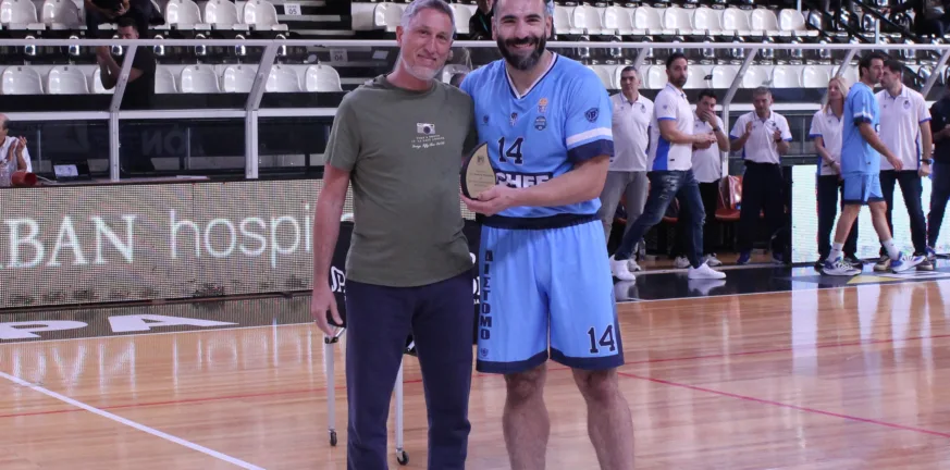 Η διοίκηση του Απόλλωνα τίμησε τον Γιάννη Μολφέτα Η διοίκηση του Απόλλωνα τίμησε τον Γιάννη Μολφέτα