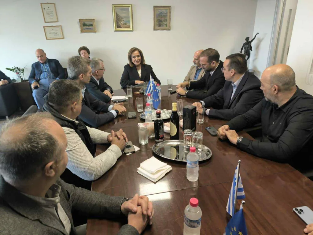 Η Ντόρα Μπακογιάννη «πρέσβειρα» της Πάτρας για την ένταξή της στον χάρτη της κρουαζιέρας Η Ντόρα Μπακογιάννη «πρέσβειρα» της Πάτρας για την ένταξή της στον χάρτη της κρουαζιέρας