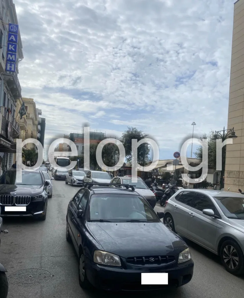 Πάτρα: Κυκλοφοριακό «έμφραγμα» στην Αγίου Ανδρέου – Μπλόκο στο κέντρο από ένα σταθμευμένο φορτηγό ΦΩΤΟ Πάτρα: Κυκλοφοριακό «έμφραγμα» στην Αγίου Ανδρέου – Μπλόκο στο κέντρο από ένα σταθμευμένο φορτηγό ΦΩΤΟ