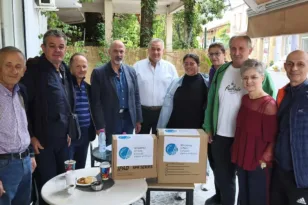 Ο Χ. Μπονάνος παρέδωσε απινιδωτές στον Ναυτικό Όμιλο Ελαιώνα Αιγιαλείας