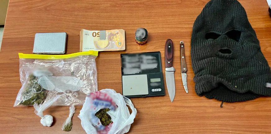 Μεσολόγγι: Χειροπέδες για διακίνηση ναρκωτικών και οπλοκατοχή