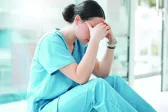 «Τα λάθη είναι καθημερινά»: Νοσηλευτές προειδοποιούν για εξάντληση και υποστελέχωση - Στην «Π» ο πρόεδρος Γ. Αρβανίτης