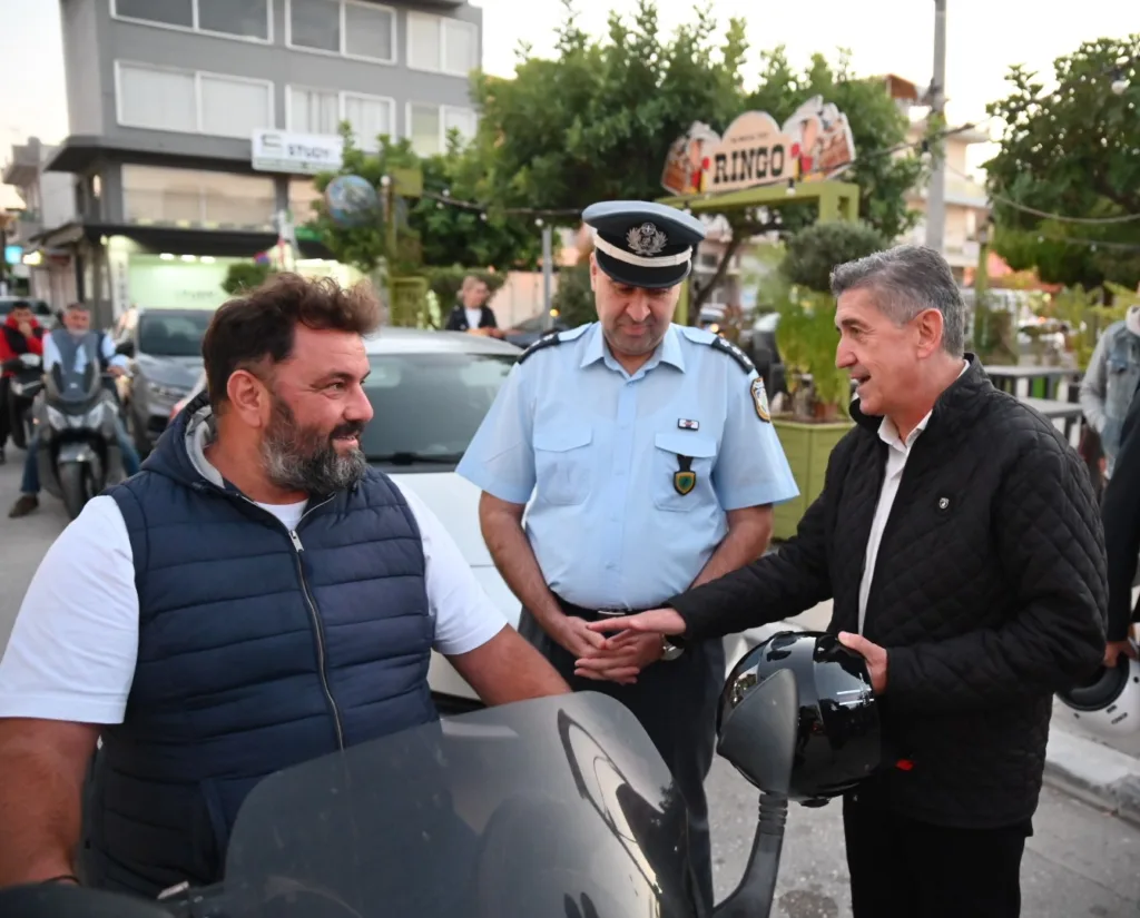 «Μπλόκο» ζωής στην Κάτω Αχαΐα: Ο Δήμος μοίρασε κράνη αντί για πρόστιμα ΦΩΤΟ