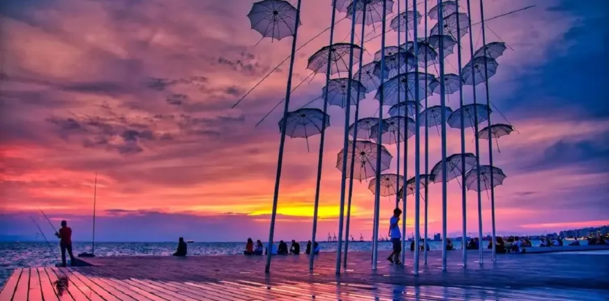 Θεσσαλονίκη: «Ξηλώνονται» οι διάσημες Ομπρέλες του Ζογγολόπουλου για συντήρηση - Φθορές από καιρό και επισκέπτες Θεσσαλονίκη: «Ξηλώνονται» οι διάσημες Ομπρέλες του Ζογγολόπουλου για συντήρηση - Φθορές από καιρό και επισκέπτες