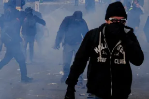 Ανήλικος μαχαίρωσε συνομήλικό του για οπαδικούς λόγους στην Πάτρα – 8 συλλήψεις