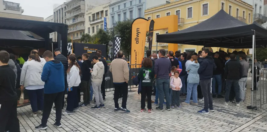 ΠΑΤΡΑ: Το showcar της McLaren F1 έκλεψε τις εντυπώσεις παρά τη βροχή ΦΩΤΟ