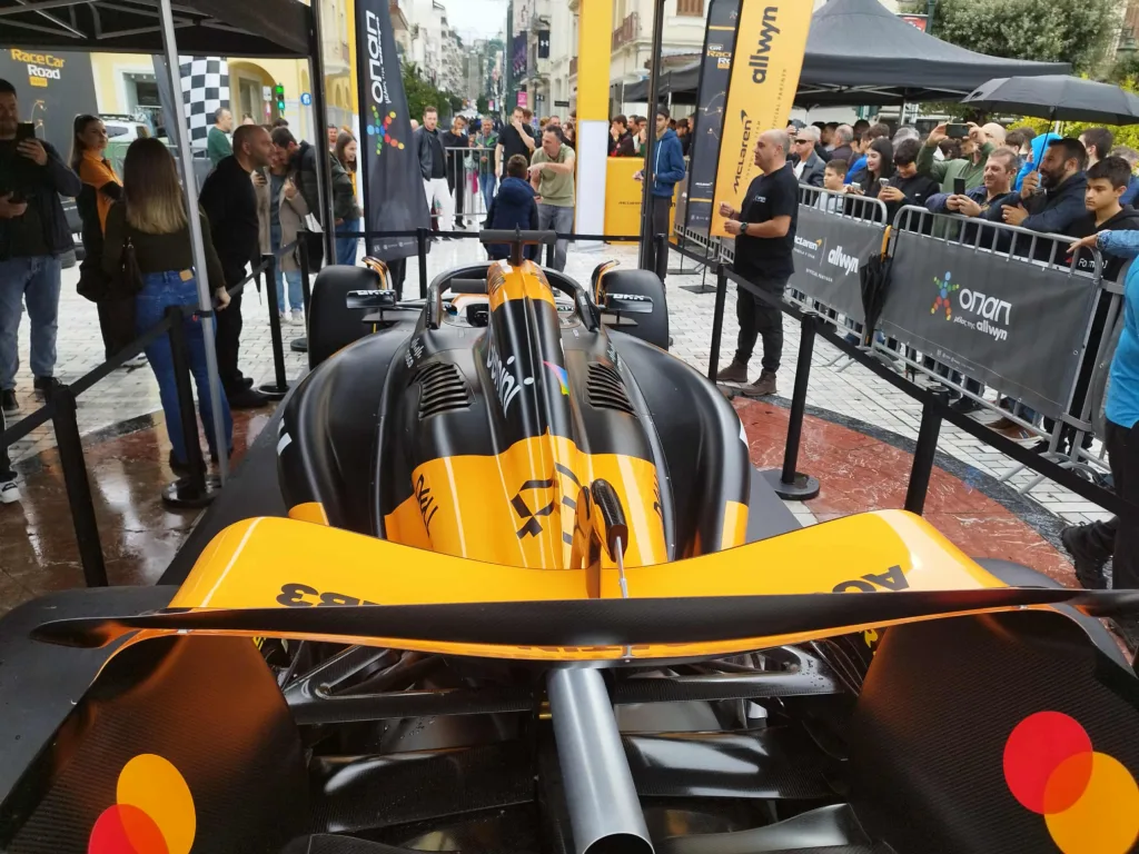 ΠΑΤΡΑ: Το showcar της McLaren F1 έκλεψε τις εντυπώσεις παρά τη βροχή ΦΩΤΟ