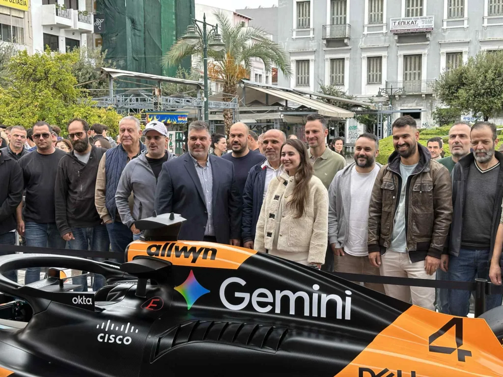 ΠΑΤΡΑ: Το showcar της McLaren F1 έκλεψε τις εντυπώσεις παρά τη βροχή ΦΩΤΟ