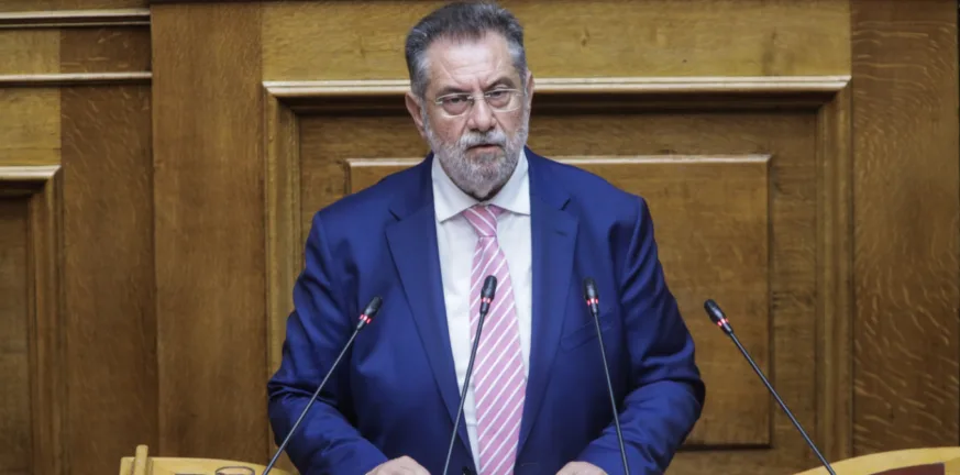 Ο Ανδρέας Παναγιωτόπουλος σε πάνελ έκανε λόγο για «τριτοκοσμικούς ψημένους από τον ήλιο που αντέχουν περισσότερο στη δουλειά από τους λευκούς» Ο Ανδρέας Παναγιωτόπουλος σε πάνελ έκανε λόγο για «τριτοκοσμικούς ψημένους από τον ήλιο που αντέχουν περισσότερο στη δουλειά από τους λευκούς»