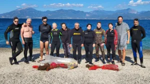 Δύτες «ψάρεψαν» παραγάδια, «πετονιές» και πλαστικά στην παραλία της Παναγοπούλας ΦΩΤΟ Δύτες «ψάρεψαν» παραγάδια, «πετονιές» και πλαστικά στην παραλία της Παναγοπούλας ΦΩΤΟ