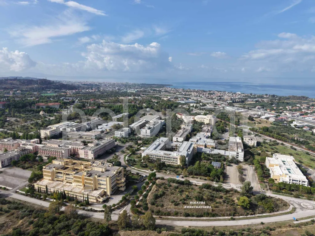 Πάτρα: Σε πλήρη εγκατάλειψη οι δρόμοι που οδηγούν στο Πανεπιστήμιο και το ΠΓΝΠ ΦΩΤΟ
