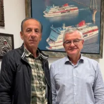Ο Γιάννης Παπακωνσταντίνου με τον Αντώνη Κουνάβη Ο Γιάννης Παπακωνσταντίνου με τον Αντώνη Κουνάβη