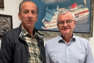 Ο Γιάννης Παπακωνσταντίνου με τον Αντώνη Κουνάβη