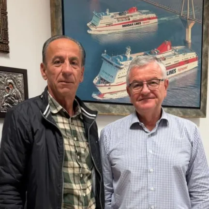 Ο Γιάννης Παπακωνσταντίνου με τον Αντώνη Κουνάβη