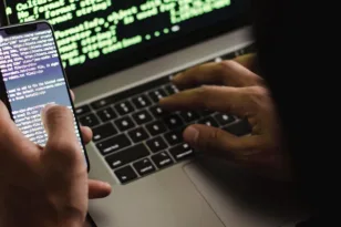 Παρακολουθήσεις τηλεφώνων: «Στήνουν αφτί» σε 500 Αχαιούς – Για ποιους λόγους