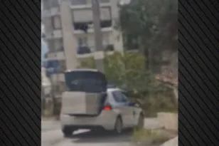 Σε διαθεσιμότητα ο αστυνομικός που οδηγούσε το περιπολικό που μετέφερε ψυγείο στο πορτ μπαγκάζ