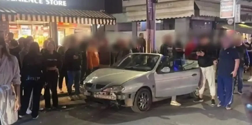 Περιστέρι: Μητέρα και παιδί παρασύρθηκαν από αυτοκίνητο που ξέφυγε από την πορεία του Περιστέρι: Μητέρα και παιδί παρασύρθηκαν από αυτοκίνητο που ξέφυγε από την πορεία του