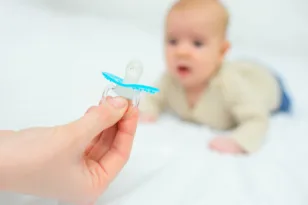 Συναγερμός για πιπίλες: Επικίνδυνη ουσία συνδέεται με καρκίνο και διαταραχές στα παιδιά