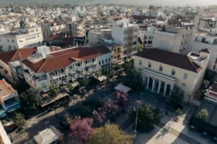 Χαμός στον Πύργο, ετοιμόρροπο κτίριο κατέρρευσε πάνω σε αυτοκίνητα! ΦΩΤΟ