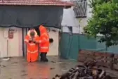 Απεγκλωβισμός παιδιού στο Μεσολόγγι, πλημμύρισαν σπίτια και στο Αιτωλικό ΦΩΤΟ