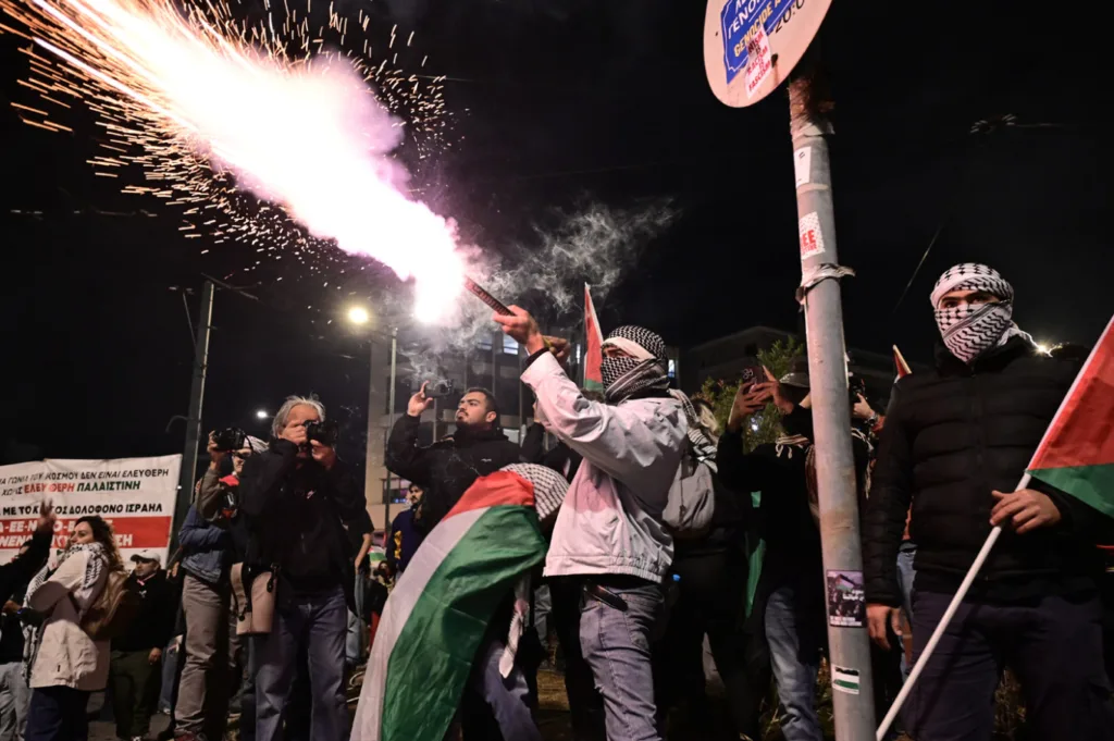 Επεισόδια έξω από την ισραηλινή πρεσβεία στην πορεία για την Παλαιστίνη