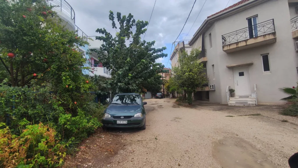 Οδός Φαιάκων: Ένας από τους πολλούς μή διανοιγμένους δρόμους στο Προάστιο, που παραπέμπουν σε "Μάτι"