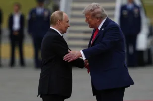 Washington Post: «Το τηλεφώνημα Πούτιν–Τραμπ που πάγωσε τους Tomahawk – “Ο Ρώσος πρόεδρος κατάφερε πάλι να τους ξεπεράσει όλους