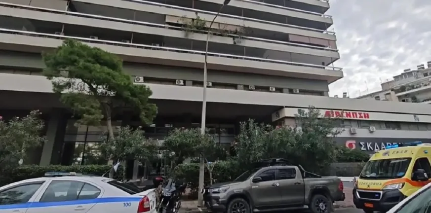 Σοκ στους Αμπελοκήπους: Άνδρας έπεσε από τον 24ο όροφο του Πύργου Απόλλωνα Σοκ στους Αμπελοκήπους: Άνδρας έπεσε από τον 24ο όροφο του Πύργου Απόλλωνα