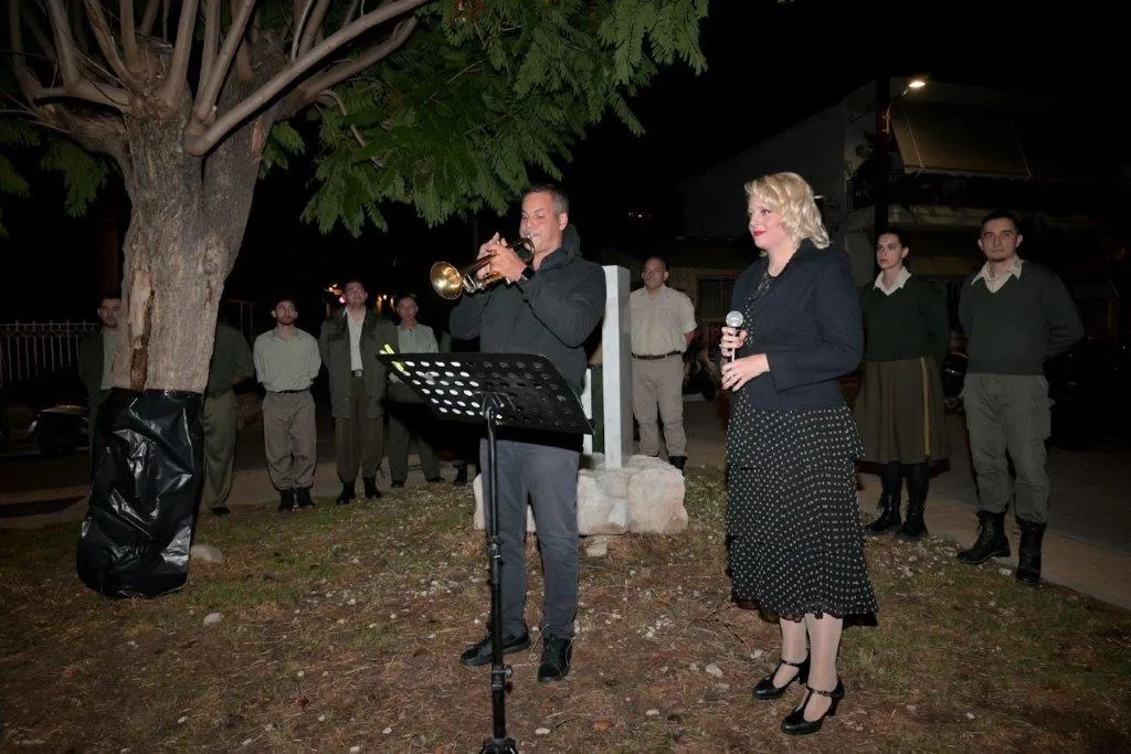 «Τα Ρεμπέτικα της Κατοχής» ζωντάνεψαν στον Παντοκράτορα: Μια νύχτα μνήμης και λαϊκής ψυχής στην Πάτρα ΦΩΤΟ