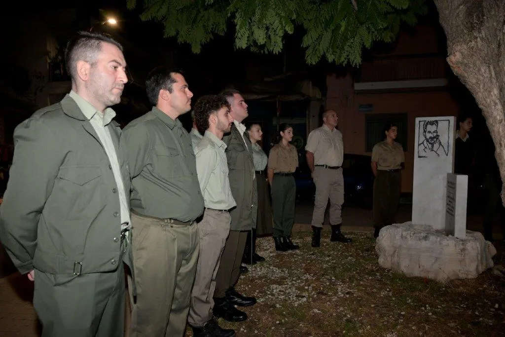 «Τα Ρεμπέτικα της Κατοχής» ζωντάνεψαν στον Παντοκράτορα: Μια νύχτα μνήμης και λαϊκής ψυχής στην Πάτρα ΦΩΤΟ