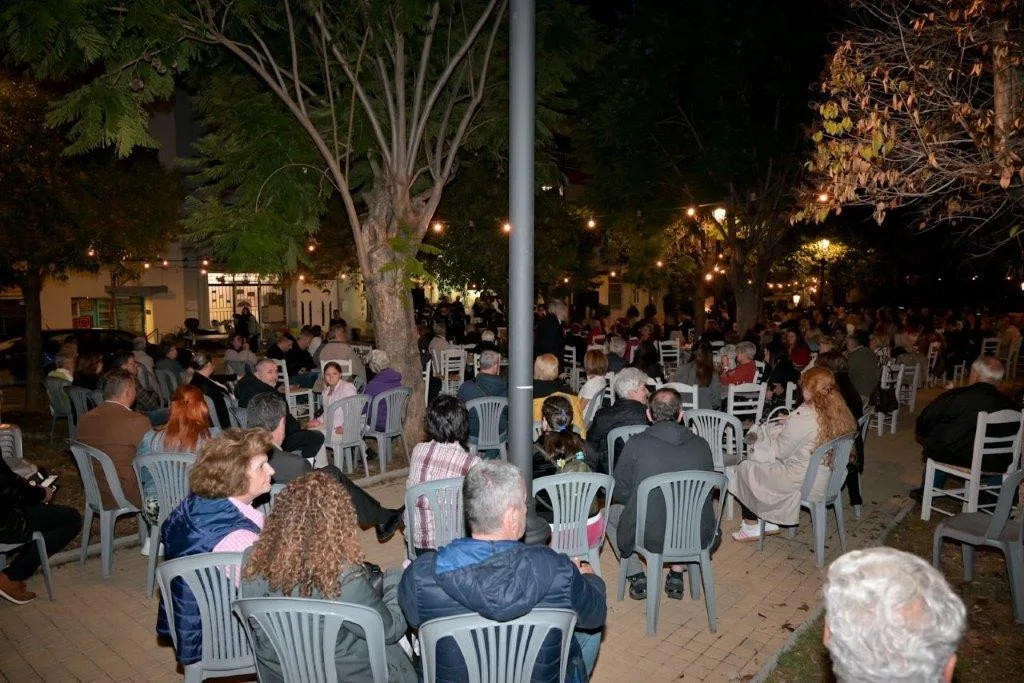 «Τα Ρεμπέτικα της Κατοχής» ζωντάνεψαν στον Παντοκράτορα: Μια νύχτα μνήμης και λαϊκής ψυχής στην Πάτρα ΦΩΤΟ