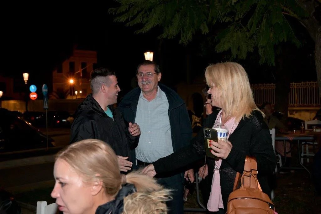 «Τα Ρεμπέτικα της Κατοχής» ζωντάνεψαν στον Παντοκράτορα: Μια νύχτα μνήμης και λαϊκής ψυχής στην Πάτρα ΦΩΤΟ