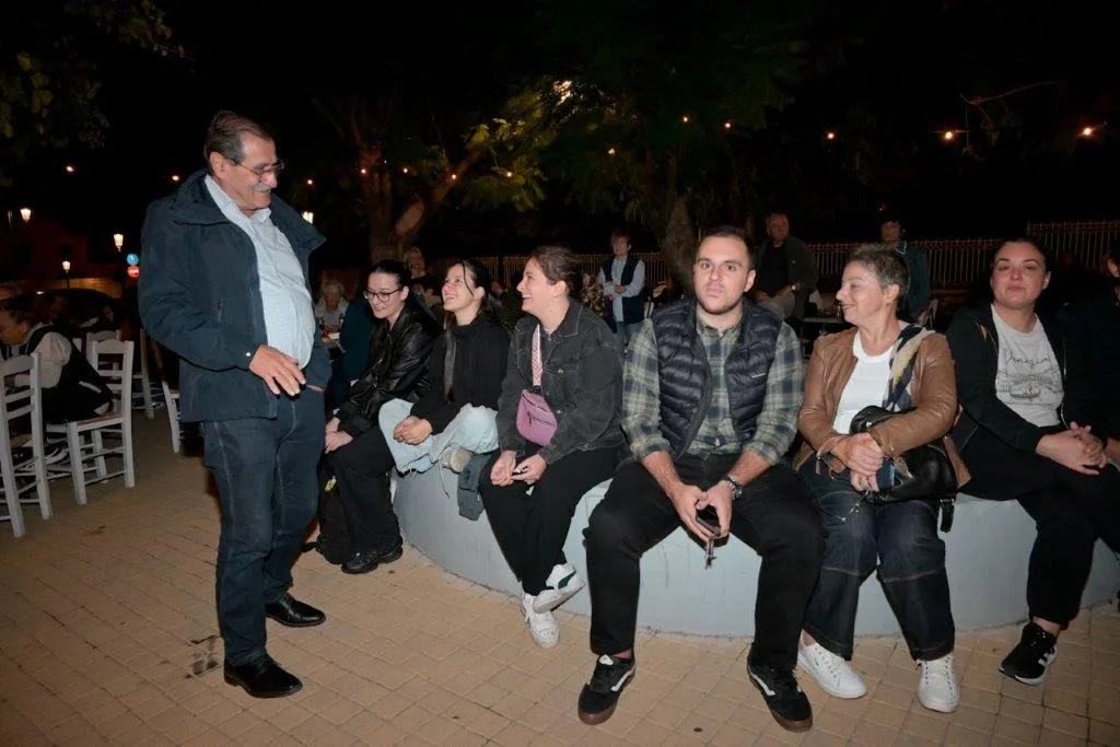 «Τα Ρεμπέτικα της Κατοχής» ζωντάνεψαν στον Παντοκράτορα: Μια νύχτα μνήμης και λαϊκής ψυχής στην Πάτρα ΦΩΤΟ