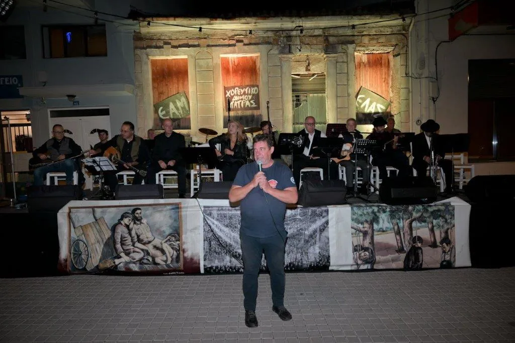 «Τα Ρεμπέτικα της Κατοχής» ζωντάνεψαν στον Παντοκράτορα: Μια νύχτα μνήμης και λαϊκής ψυχής στην Πάτρα ΦΩΤΟ