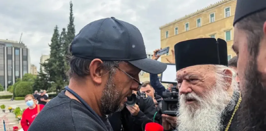 Ο Αρχιεπίσκοπος Ιερώνυμος επισκέφθηκε τον Πάνο Ρούτσι στο Σύνταγμα: «Ένας άνθρωπος υποφέρει και ήρθα να τον δω»