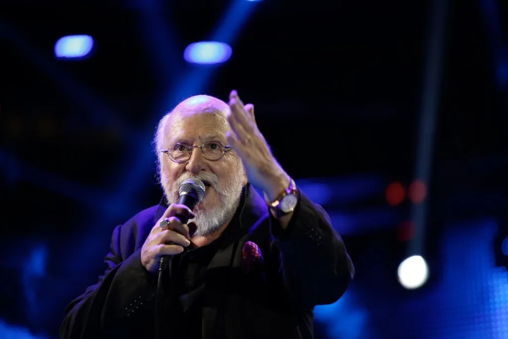 Η ζωή και η διαδρομή του Διονύση Σαββόπουλου, η εξομολόγηση για τον καρκίνο