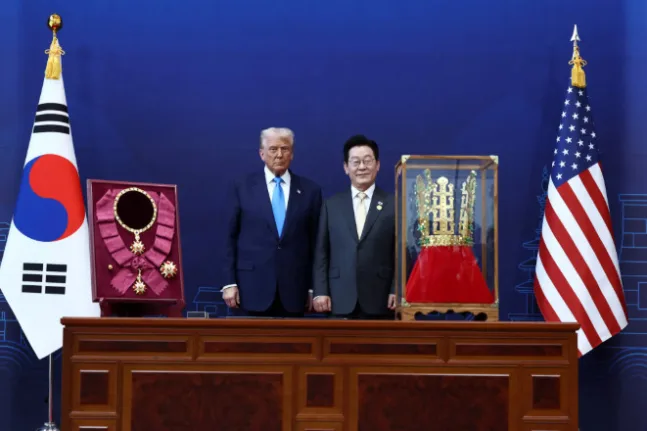 Ο Ντόναλντ Τραμπ ανακοινώνει μεγάλη εμπορική συμφωνία με τη Νότια Κορέα Ο Ντόναλντ Τραμπ ανακοινώνει μεγάλη εμπορική συμφωνία με τη Νότια Κορέα