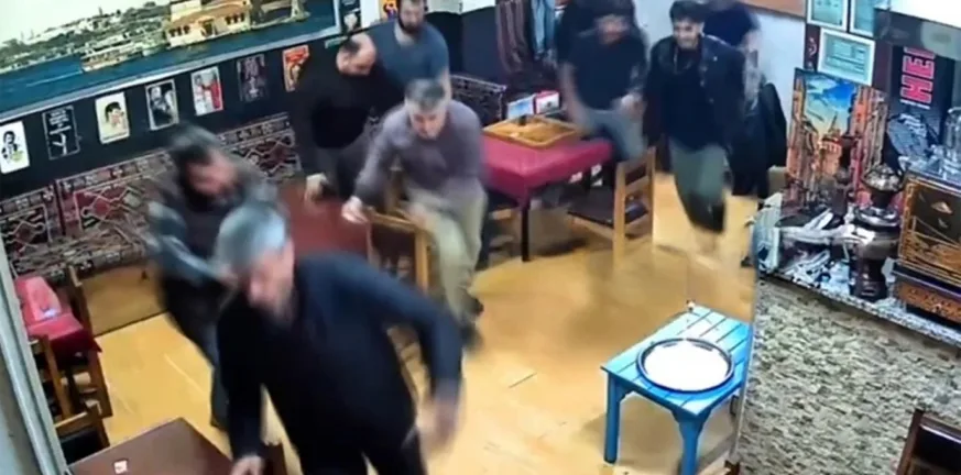 ΒΙΝΤΕΟ η στιγμή που τα 6,1 ρίχτερ «χτυπούν» την Τουρκία, κατέρρευσαν κτίρια, πολλοί τραυματίες ΒΙΝΤΕΟ η στιγμή που τα 6,1 ρίχτερ «χτυπούν» την Τουρκία, κατέρρευσαν κτίρια, πολλοί τραυματίες