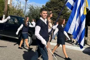 Συγκίνηση από την παρέλαση στη Γαβαλού-Παρέλασε τυφλός μαθητής Συγκίνηση από την παρέλαση στη Γαβαλού-Παρέλασε τυφλός μαθητής