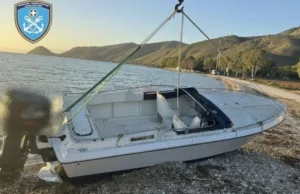Ηγουμενίτσα: Κινηματογραφική σύλληψη Αλβανού σε ημιβυθισμένο σκάφος! ΦΩΤΟΓΡΑΦΙΕΣ Ηγουμενίτσα: Κινηματογραφική σύλληψη Αλβανού σε ημιβυθισμένο σκάφος! ΦΩΤΟΓΡΑΦΙΕΣ
