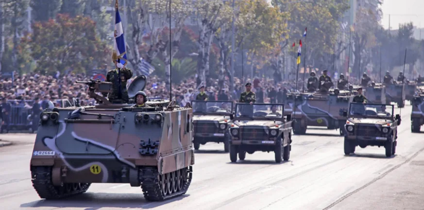 ΑΠΕΥΘΕΙΑΣ η στρατιωτική παρέλαση της 28ης Οκτωβρίου στη Θεσσαλονίκη ΑΠΕΥΘΕΙΑΣ η στρατιωτική παρέλαση της 28ης Οκτωβρίου στη Θεσσαλονίκη