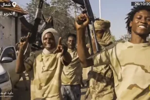 Σουδάν: Παραστρατιωτικοί συνέλαβαν μαχητές τους, που κατηγορούνται για σφαγές αμάχων Σουδάν: Παραστρατιωτικοί συνέλαβαν μαχητές τους, που κατηγορούνται για σφαγές αμάχων