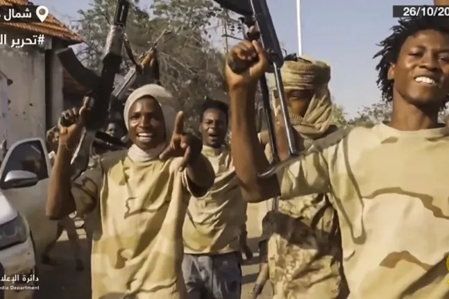 Σουδάν: Παραστρατιωτικοί συνέλαβαν μαχητές τους, που κατηγορούνται για σφαγές αμάχων Σουδάν: Παραστρατιωτικοί συνέλαβαν μαχητές τους, που κατηγορούνται για σφαγές αμάχων