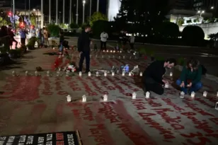 Σύνταγμα: Νέα συγκέντρωση μπροστά στο μνημείο του Αγνώστου Στρατιώτη, σε επιφυλακή η ΕΛ.ΑΣ. Σύνταγμα: Νέα συγκέντρωση μπροστά στο μνημείο του Αγνώστου Στρατιώτη, σε επιφυλακή η ΕΛ.ΑΣ.