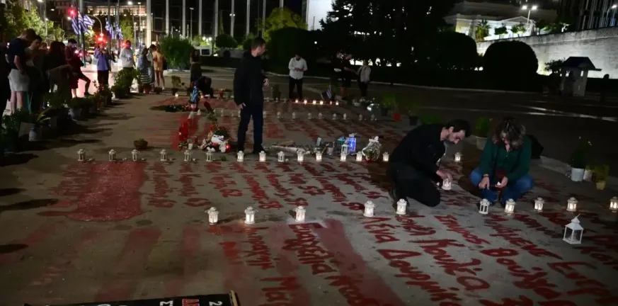 Σύνταγμα: Νέα συγκέντρωση μπροστά στο μνημείο του Αγνώστου Στρατιώτη, σε επιφυλακή η ΕΛ.ΑΣ. Σύνταγμα: Νέα συγκέντρωση μπροστά στο μνημείο του Αγνώστου Στρατιώτη, σε επιφυλακή η ΕΛ.ΑΣ.